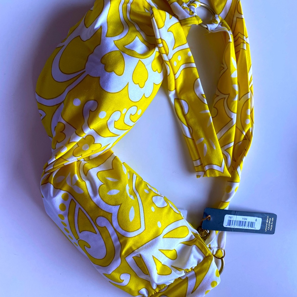Vitamin A, Bandeau Bikini top. NWT, size 6, S. Yellow white, slightly padded.